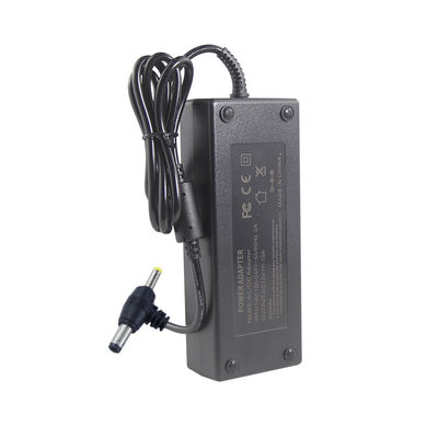 55X21mm 24V 2A Εναλλακτικός προσαρμογός Διπλής γωνίας DC πλέγμα τροφοδοσίας ηλεκτρικής ενέργειας Στυλ επιτραπέζιου υπολογιστή