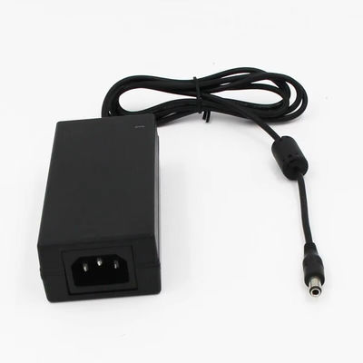 Μεγάλη τάση εισόδου 240v 100 C14/C8/C6 Ηλεκτρονικός προσαρμογός Πολλαπλές πύλες συνεχούς ρεύματος 5.5*2.1 120W Δύναμη 240V